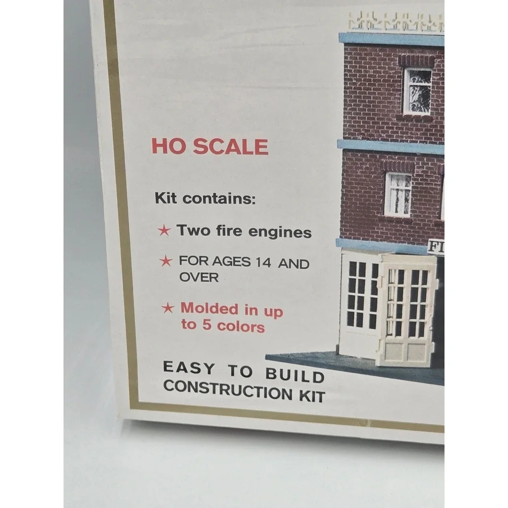 Model Power HO Scale Fire Department Construction Kit with‎ 2 Fire Engines